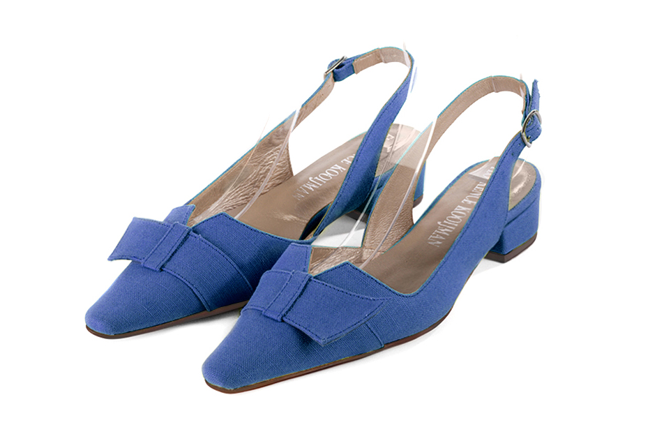 French elegance and refinement for these electric blue dress slingback shoes, with a knot, 
                available in many subtle leather and colour combinations. The pretty French spirit of this beautiful pump will accompany your steps nicely and comfortably.
To be personalized or not, with your materials and colors.  
                Matching clutches for parties, ceremonies and weddings.   
                You can customize these shoes to perfectly match your tastes or needs, and have a unique model.  
                Choice of leathers, colours, knots and heels. 
                Wide range of materials and shades carefully chosen.  
                Rich collection of flat, low, mid and high heels.  
                Small and large shoe sizes - Florence KOOIJMAN